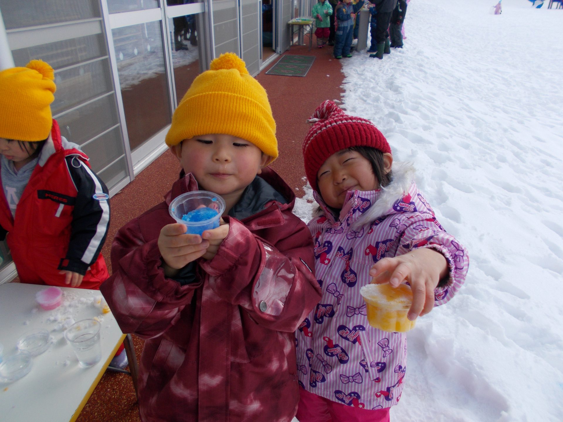 雪 氷あそび楽しいね 信州やまほいくの郷