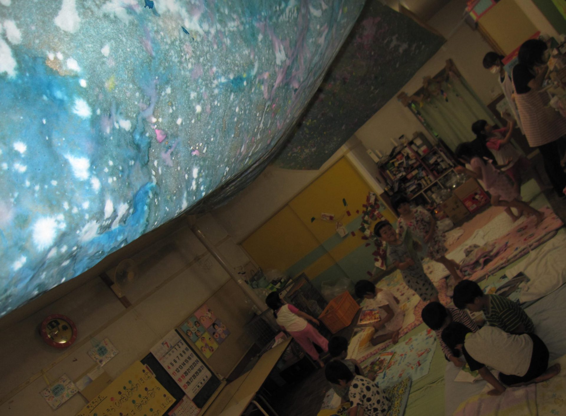 大きな紙で遊ぼう 信州やまほいくの郷