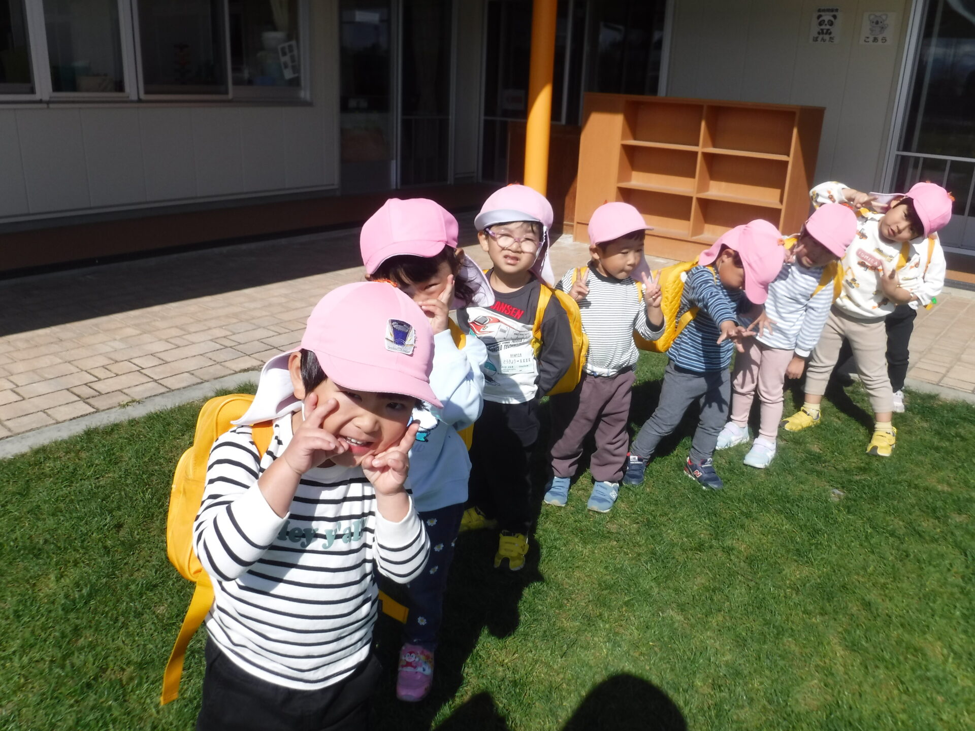 どんぐり楽しいね！ - 信州やまほいくの郷